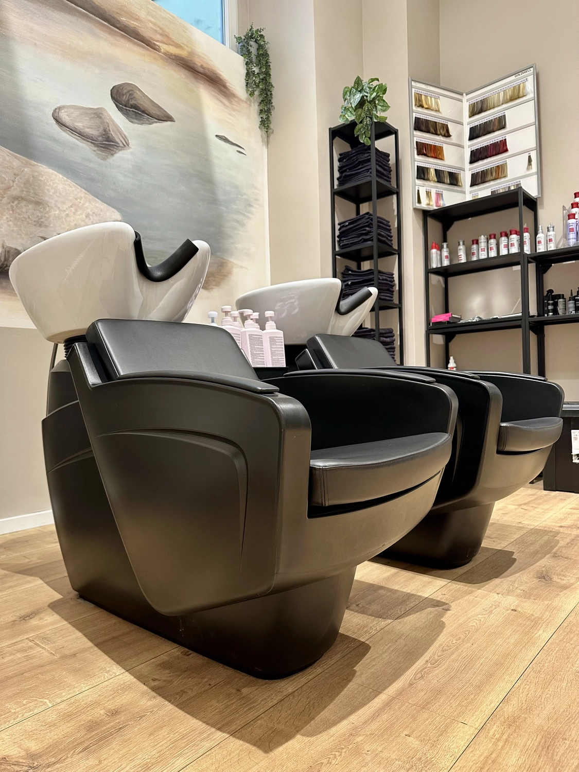 Lukas Ramolla - Friseurstudio - drinnen